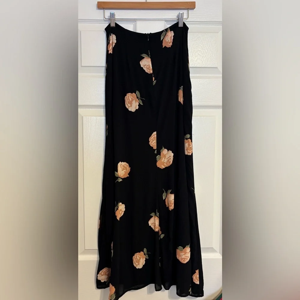 Reformation Bea Crepe Midi Skirt Large Floral Rose Design size 4 Black - Picture 2 of 7